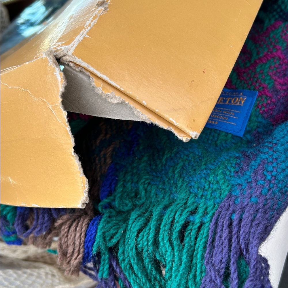 New Old Stock Pendleton 100% Virgin Wool Throw Woven Fringed Blanket Mint in Box - Picture 9 of 9